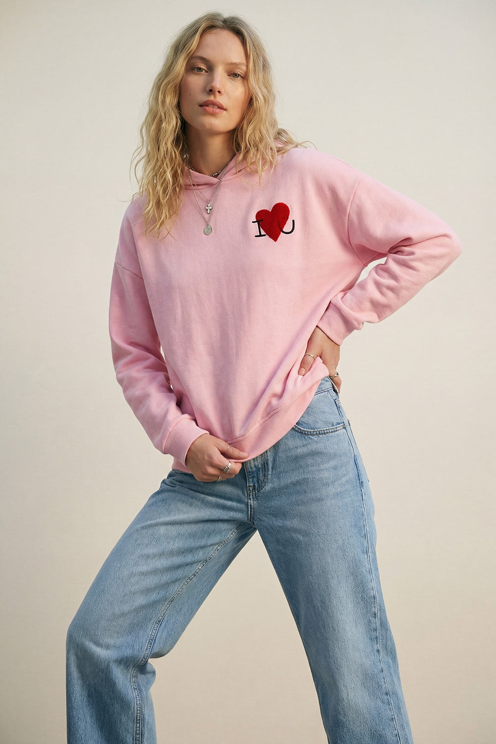 Sweat à capuche super-doux rose bébé avec motif de cœur bouclé