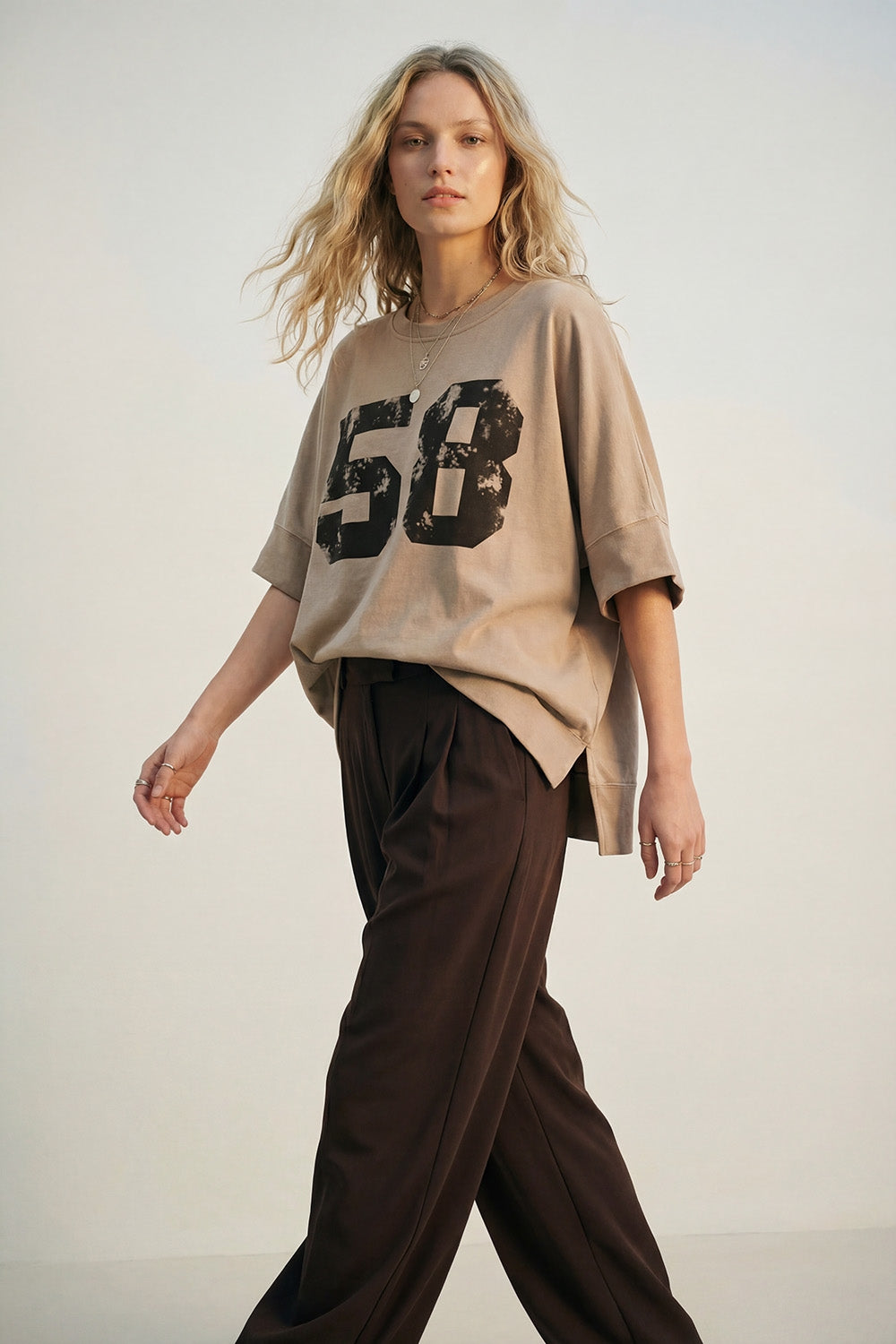Sweat-shirt en coton surdimensionné avec logo graphique 58 et fentes latérales