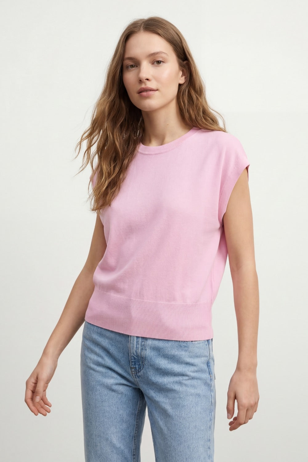 Pull en tricot léger avec large ceinture côtelée en rose