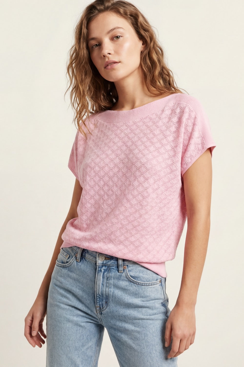 Pull à manches courtes en maille texturée motif rose