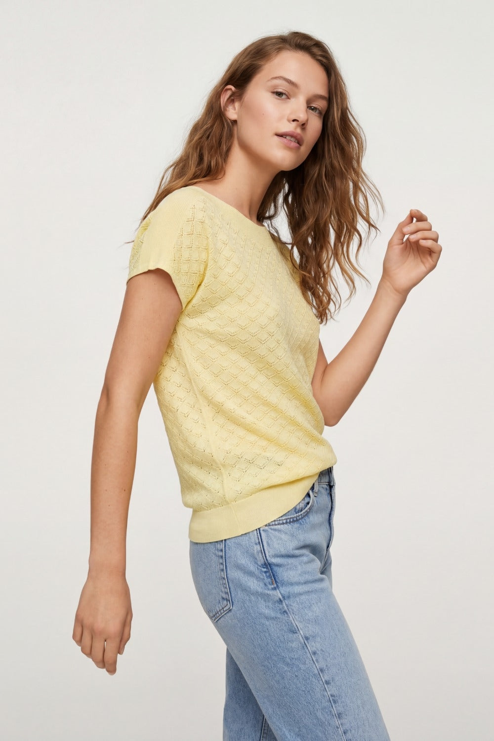 pull à manches courtes en maille texturée motif en jaune
