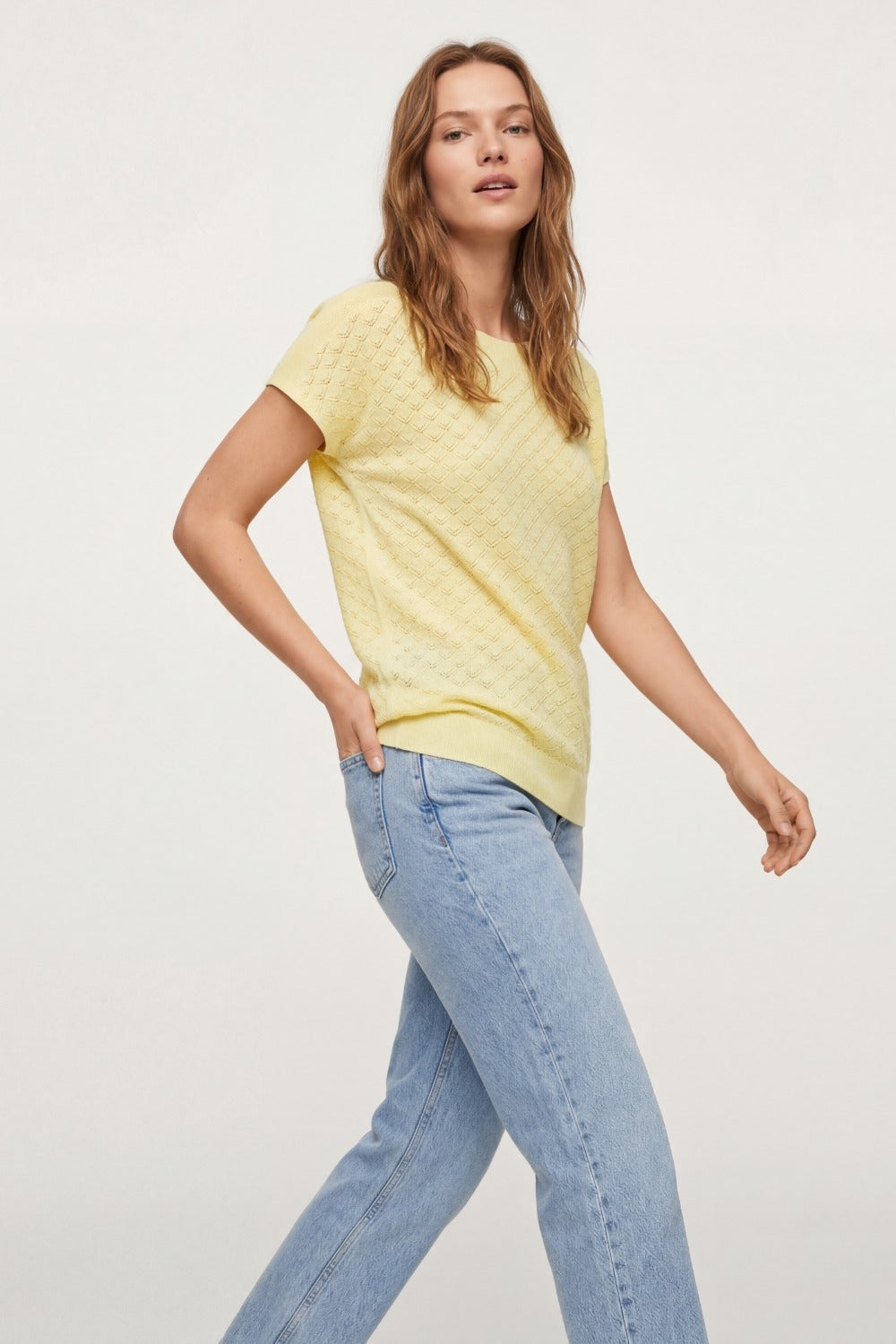 pull à manches courtes en maille texturée motif en jaune