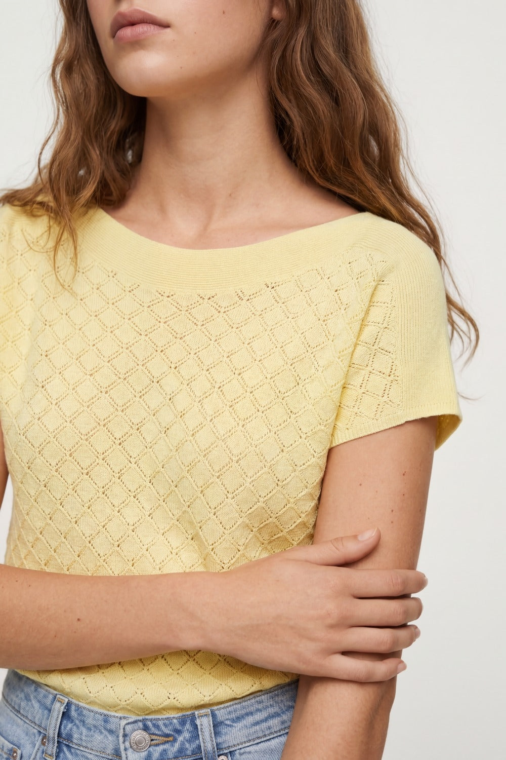 pull à manches courtes en maille texturée motif en jaune