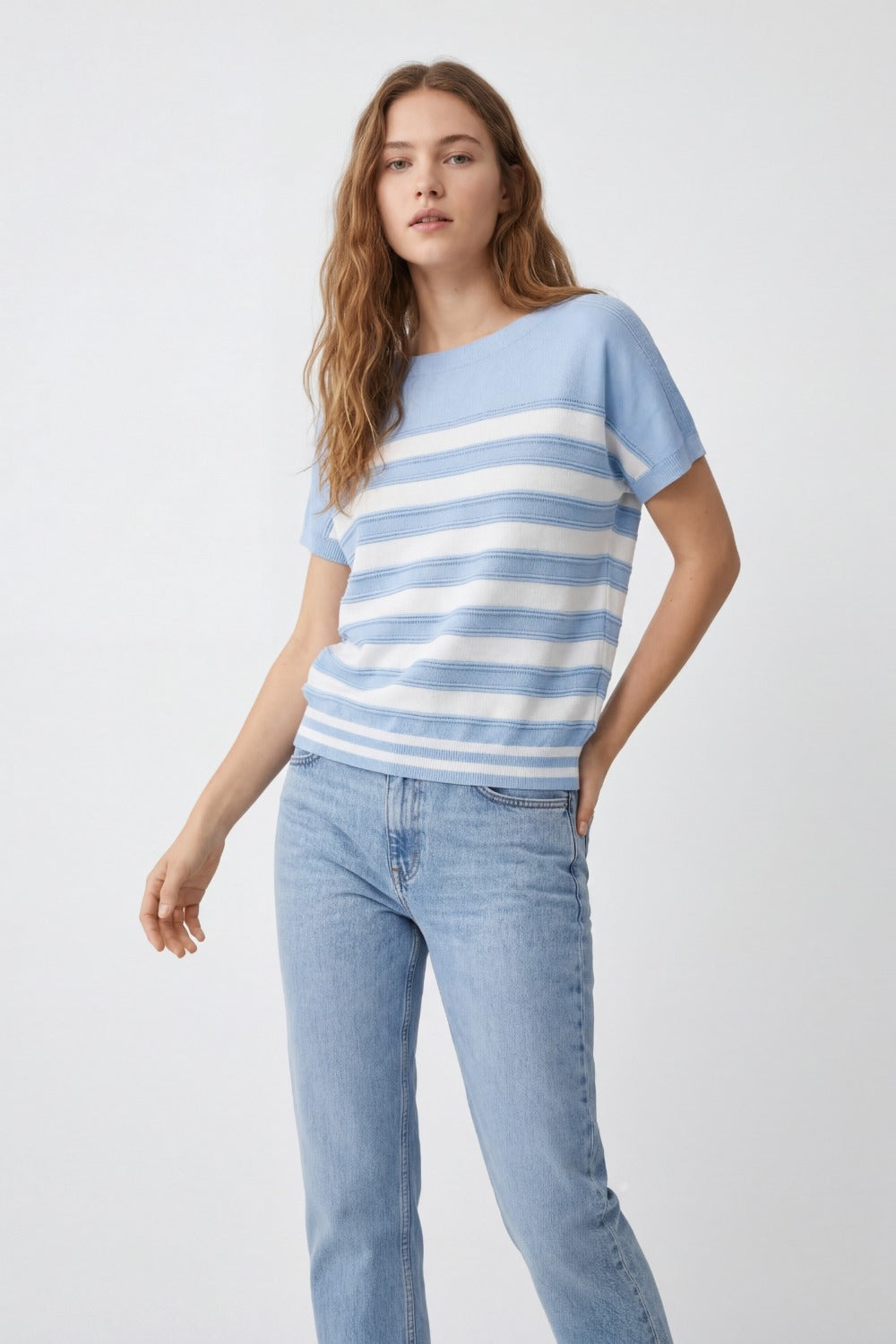 Pull à manches courtes en tricot rayé bleu clair