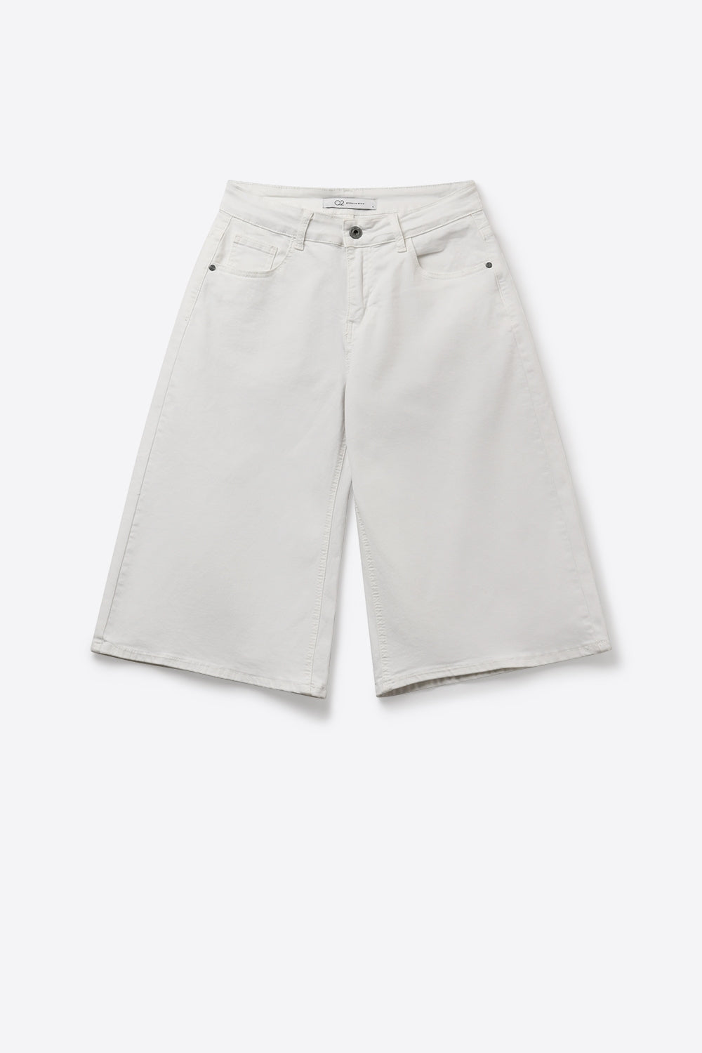 Bermuda en jean blanc à jambes larges et longueur genou