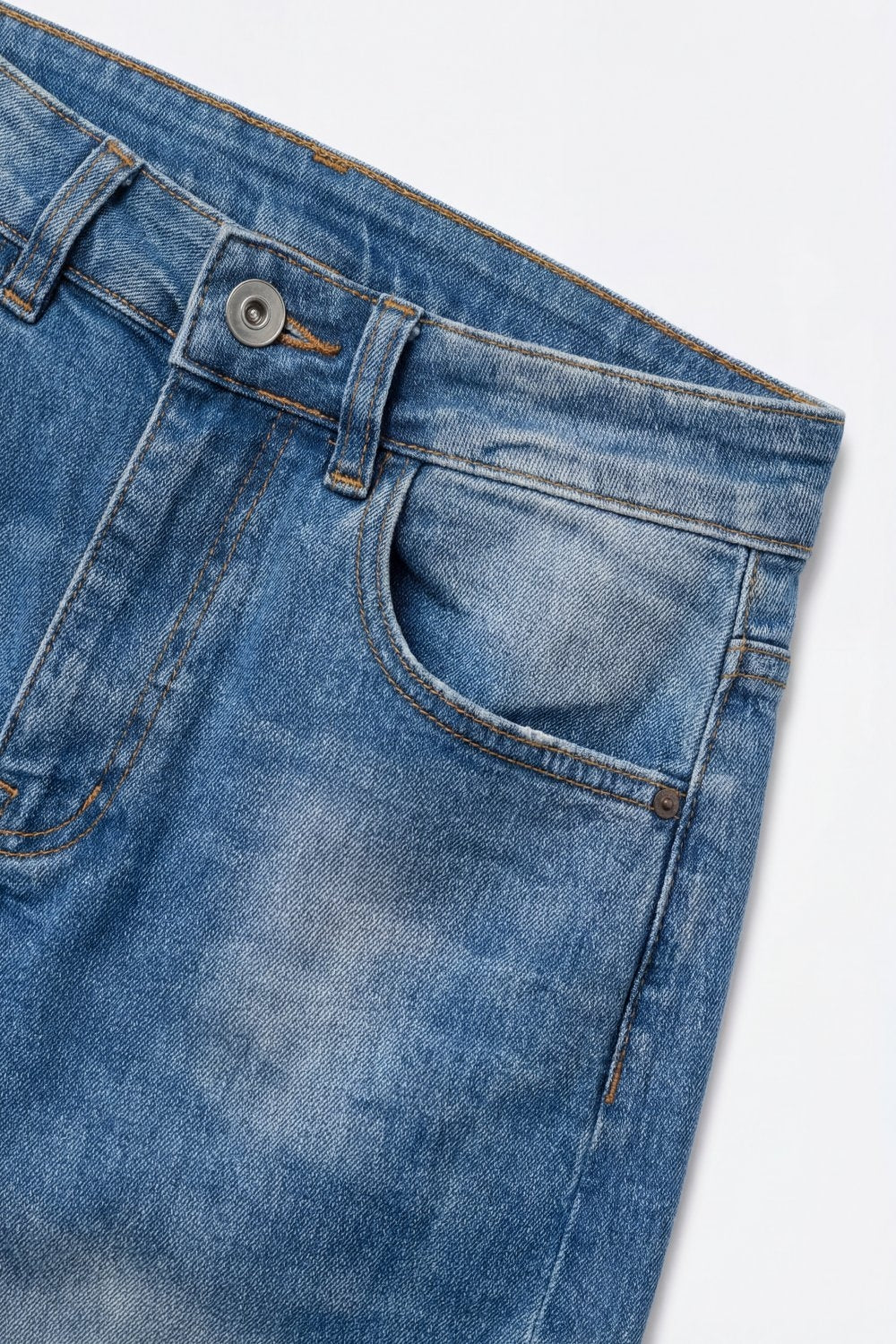 Jean mom style en denim bleu clair à coupe ajustée longueur cheville
