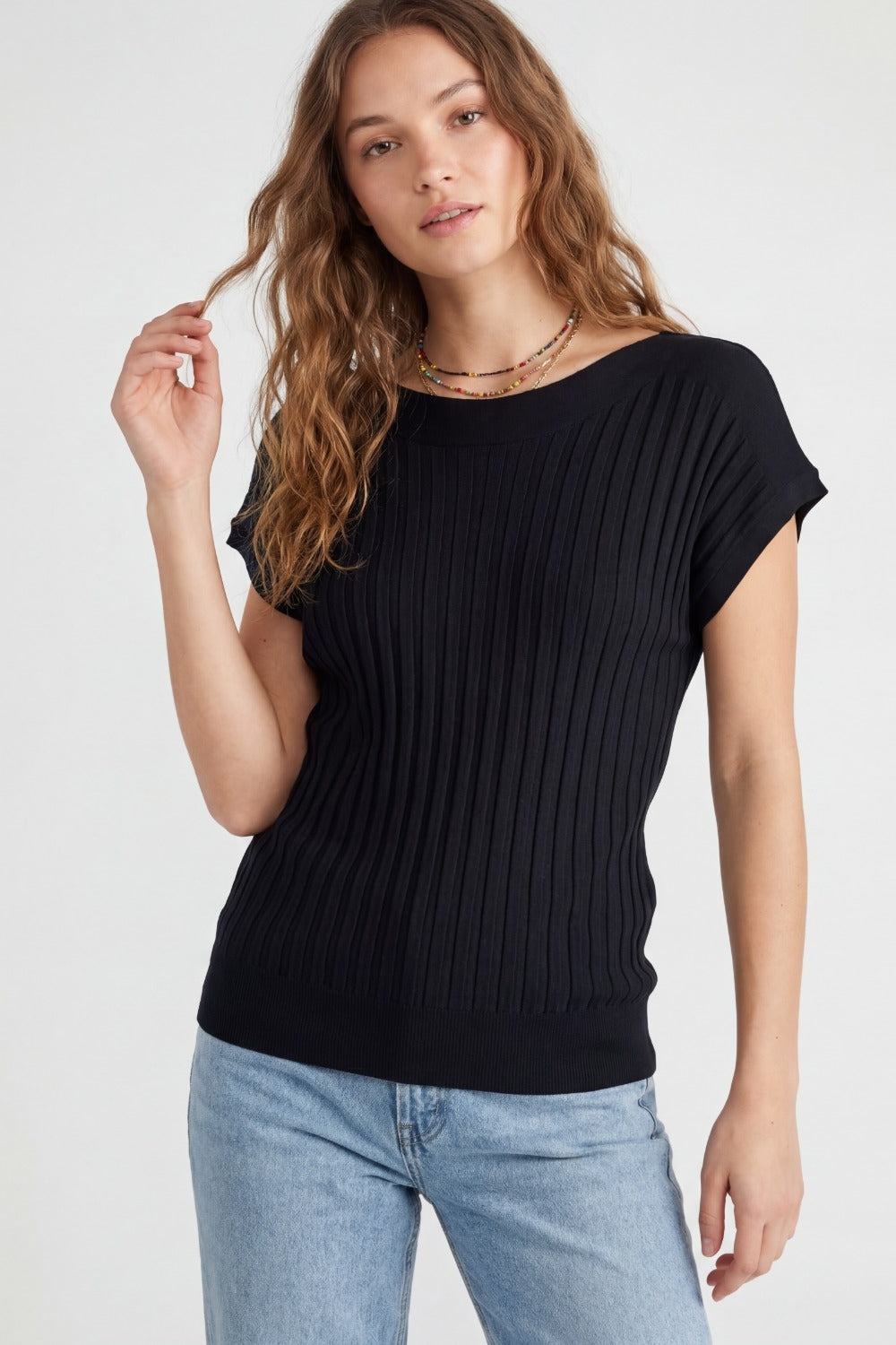 Pull noir en tricot à fines côtes avec col bateau