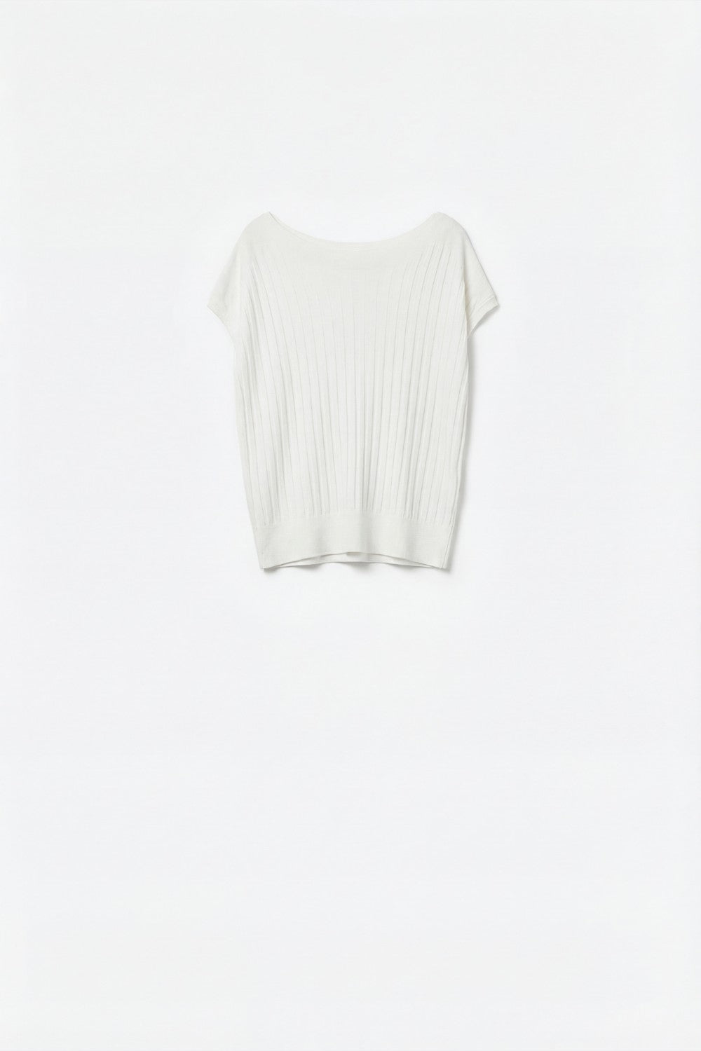 Pull blanc tricoté en fines côtes avec col bateau