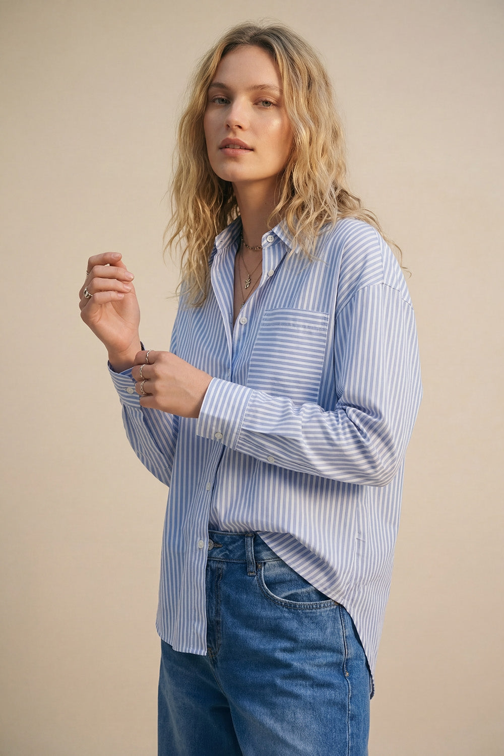 Chemise boutonnée à coupe décontractée rayée bleu clair