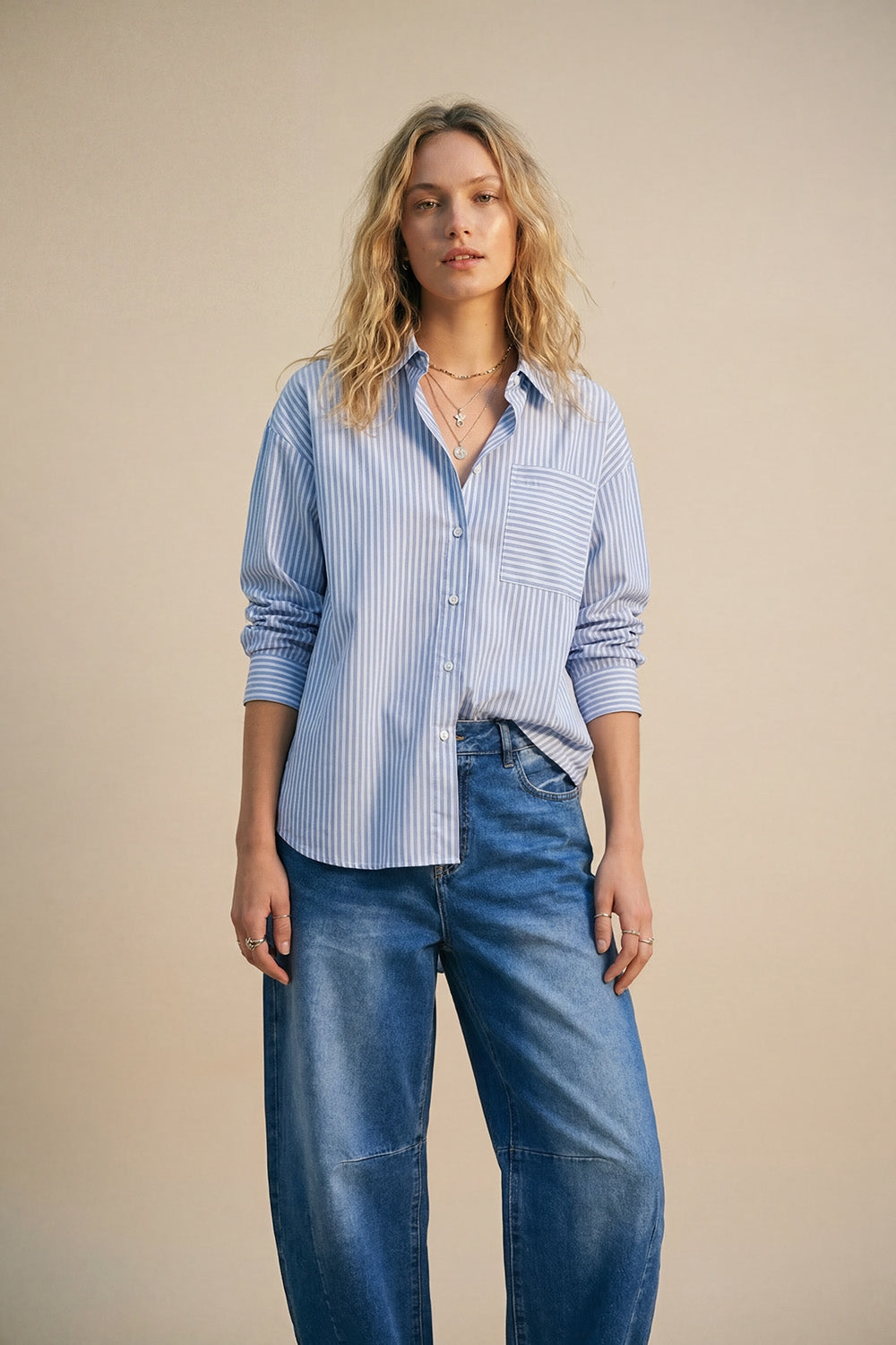 Chemise boutonnée à coupe décontractée rayée bleu clair
