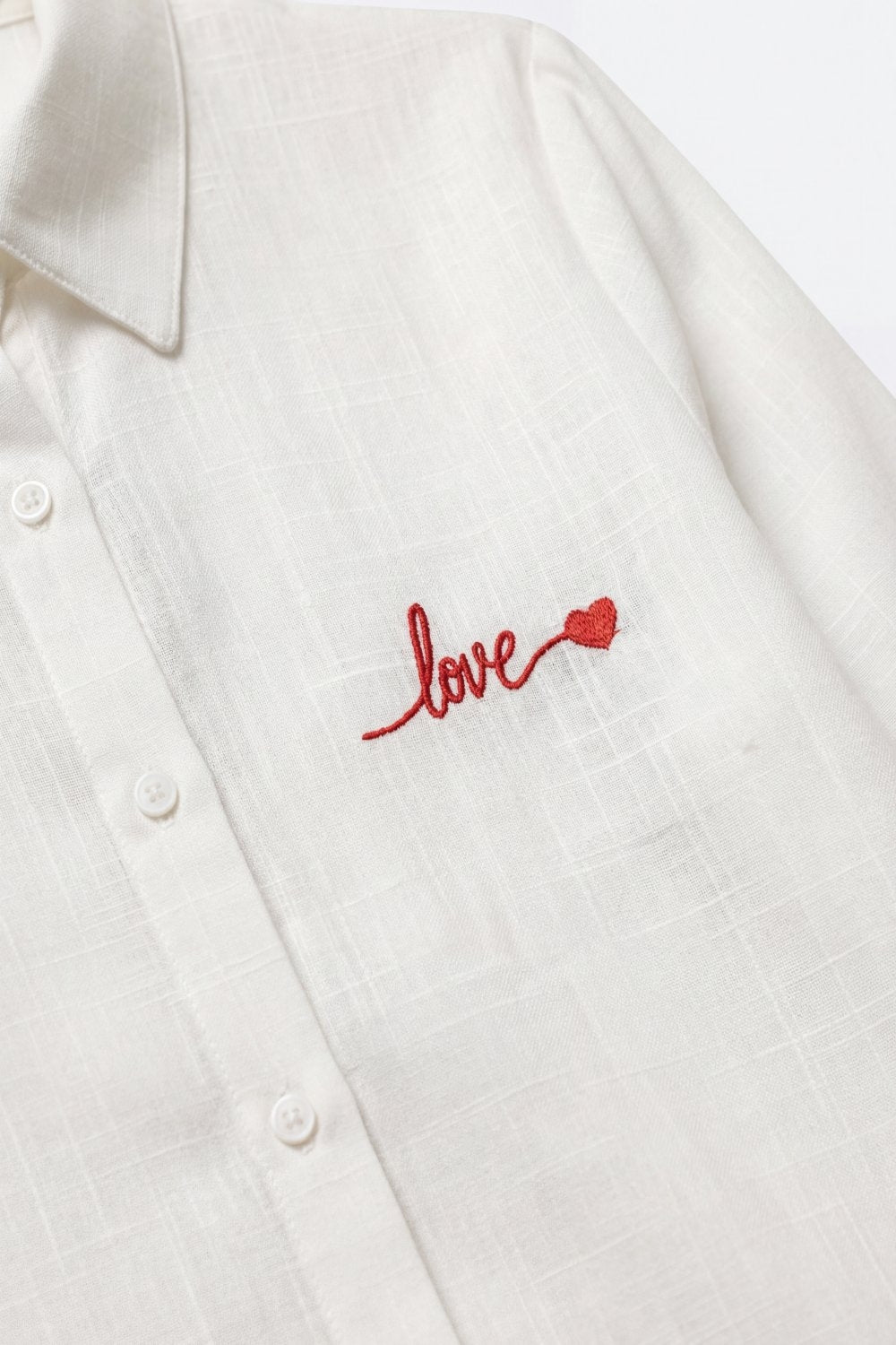 Chemise Blanche à Boutons avec Broderie Rouge "Love"