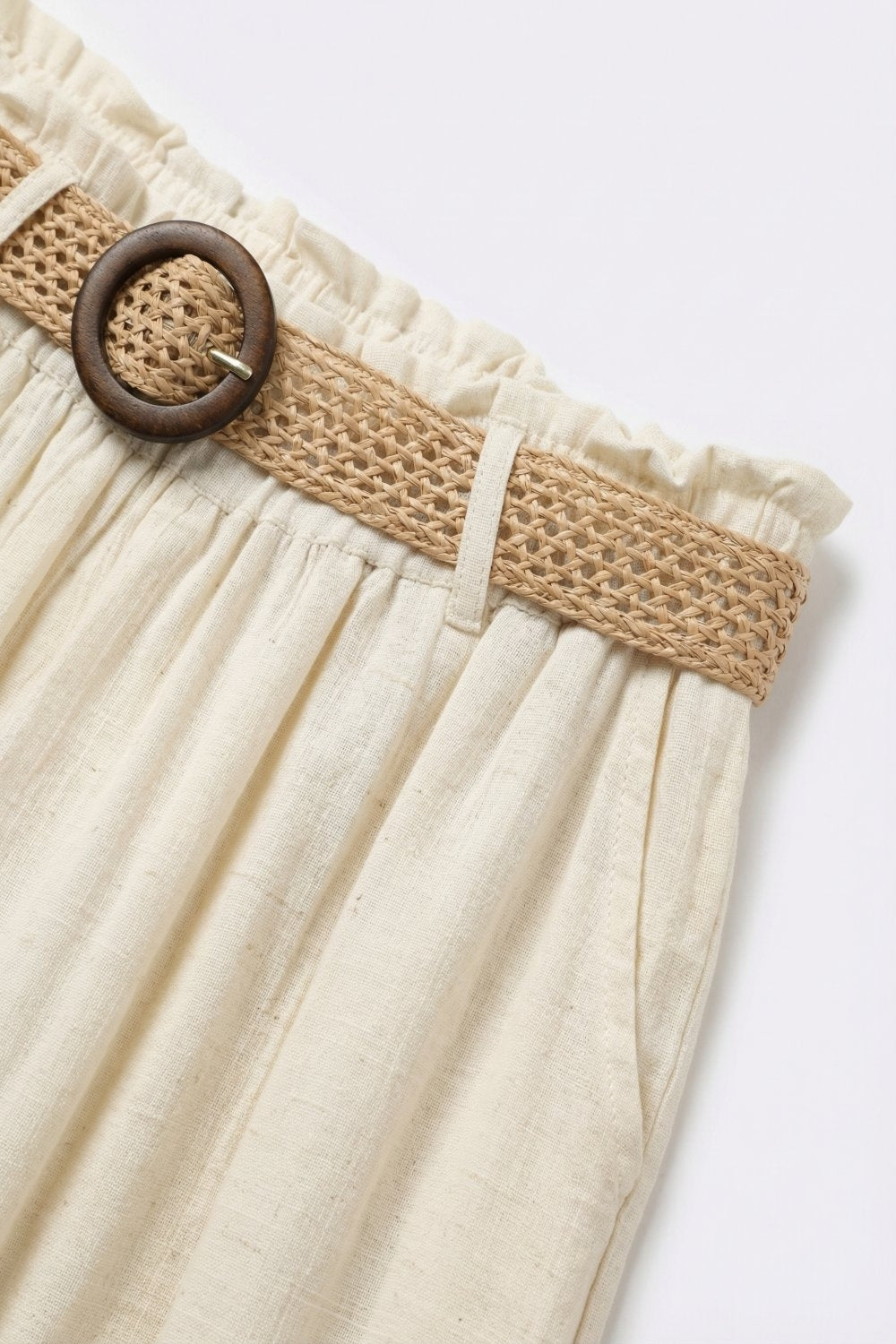 Pantalon large léger couleur crème avec détail ceinture tissée