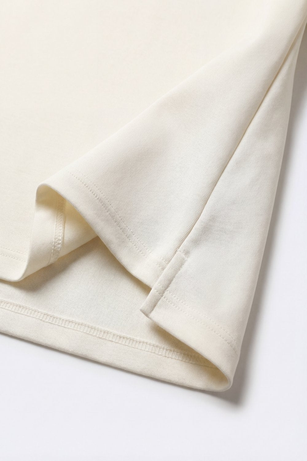 Sweat-shirt crème à manches courtes et coupe décontractée avec col rond