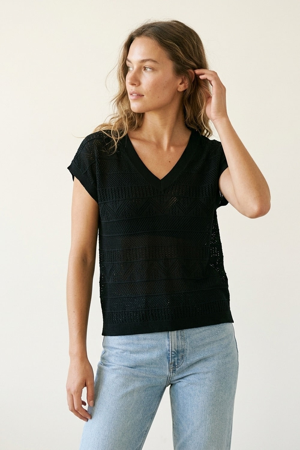 Top en tricot à col en V et à manches courtes