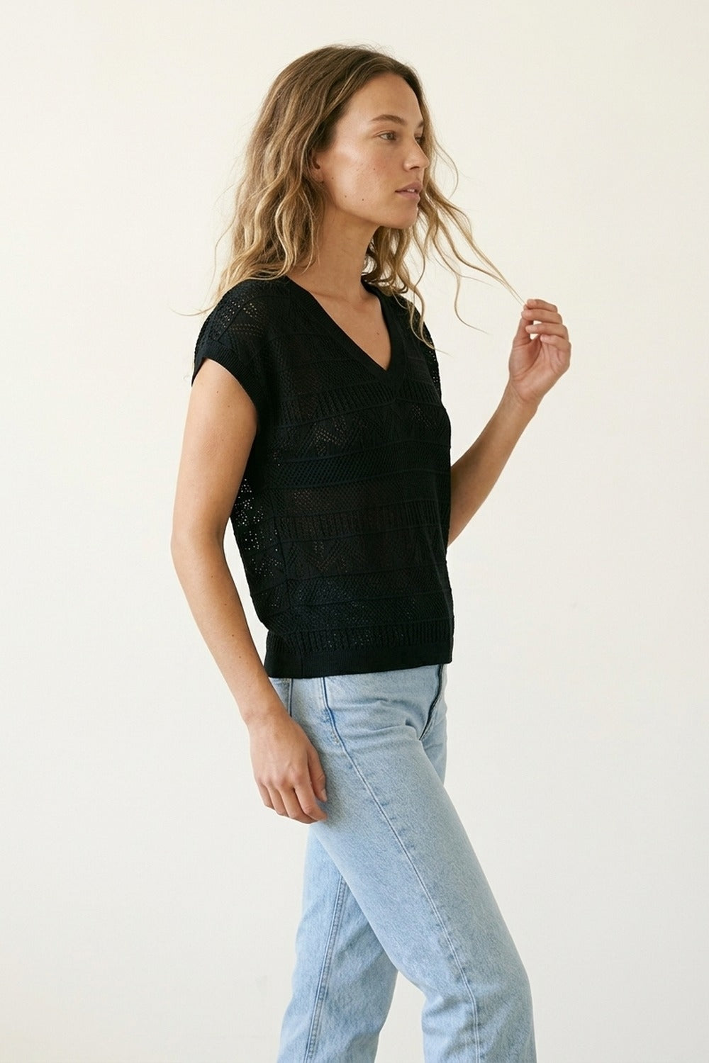 Top en tricot à col en V et à manches courtes