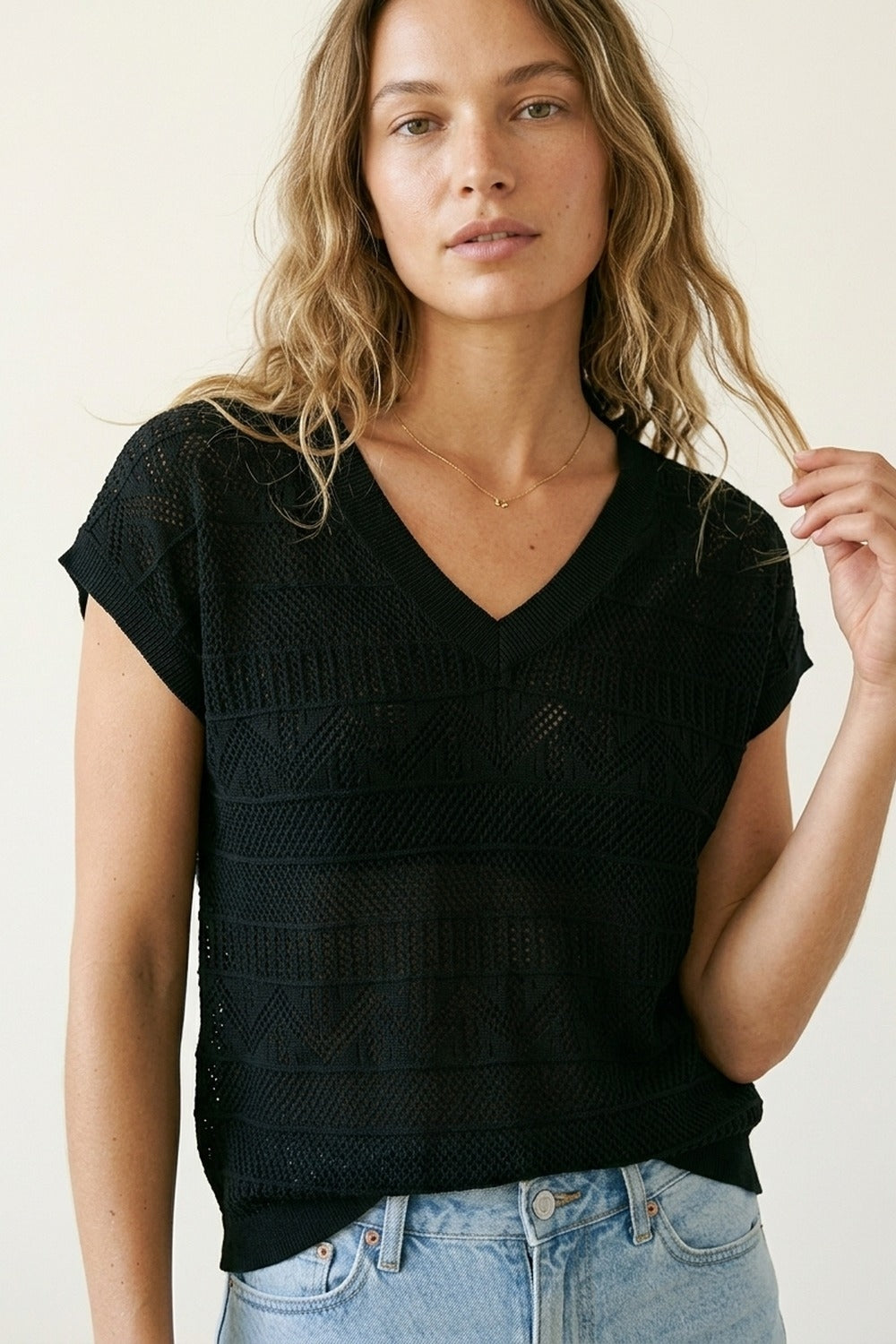 Top en tricot à col en V et à manches courtes