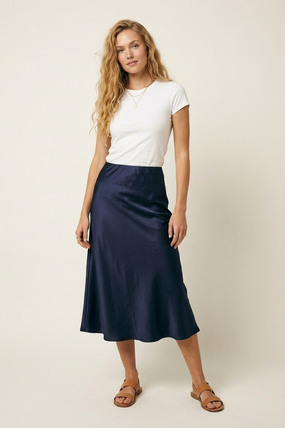 Jupe midi en satin marine