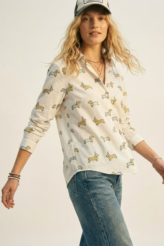 Chemise boutonnée blanche à imprimé chien joueur