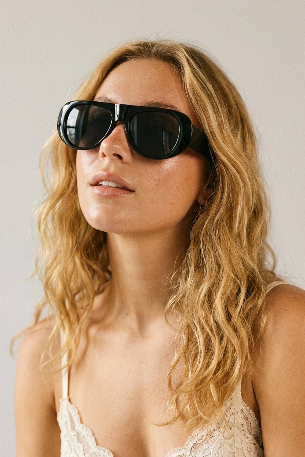 Lunettes de soleil aviateur noires surdimensionnées avec verres foncés