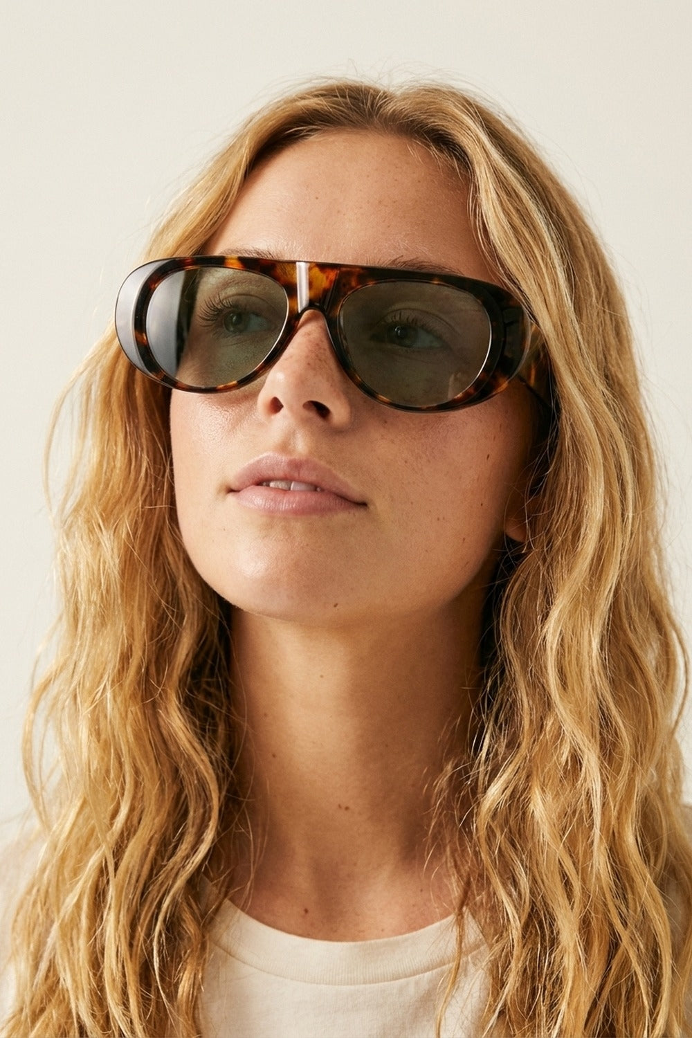 Lunettes de soleil ovales larges avec monture écaille de tortue et verres verts