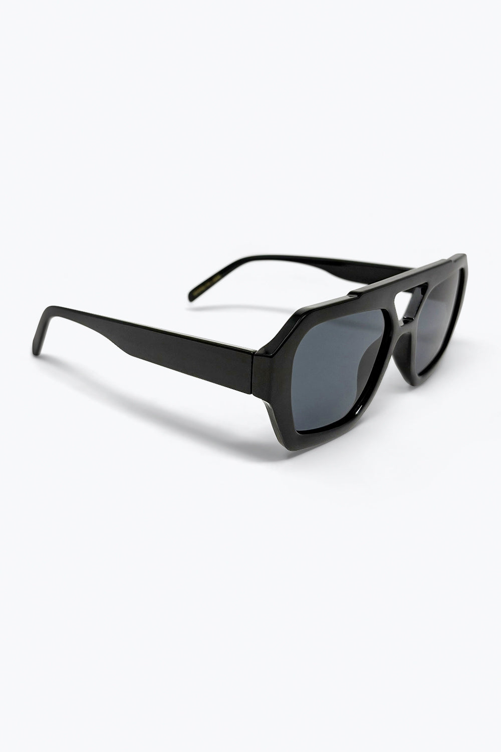 Lunettes de soleil à monture géométrique noire pour femmes