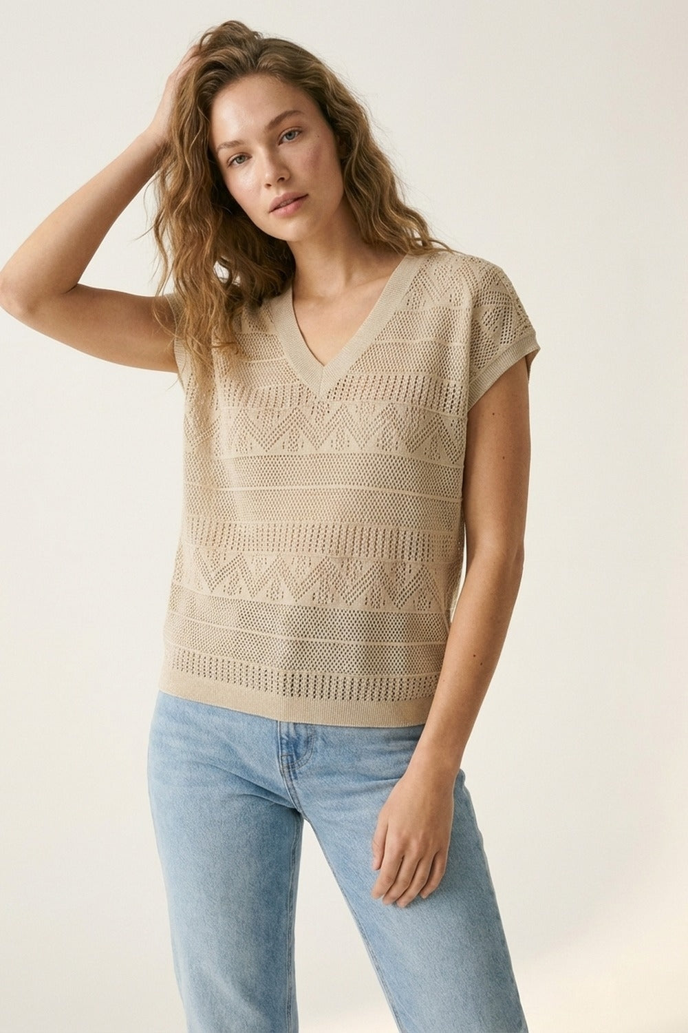 Haut pull en maille beige à col en V et manches courtes cap sleeve