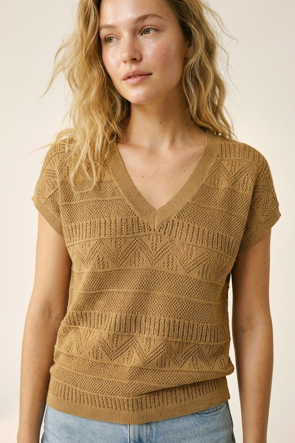Gilet en tricot à col en V et à manches courtes Camel