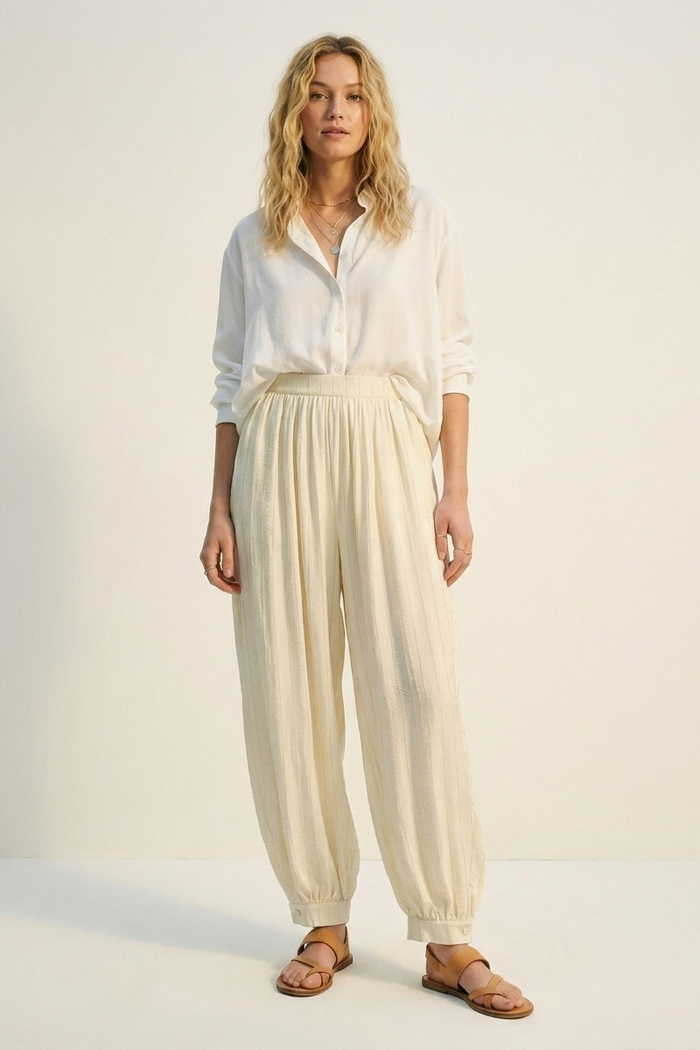 Pantalon ballon taille haute texturé crème avec poignets boutonnés