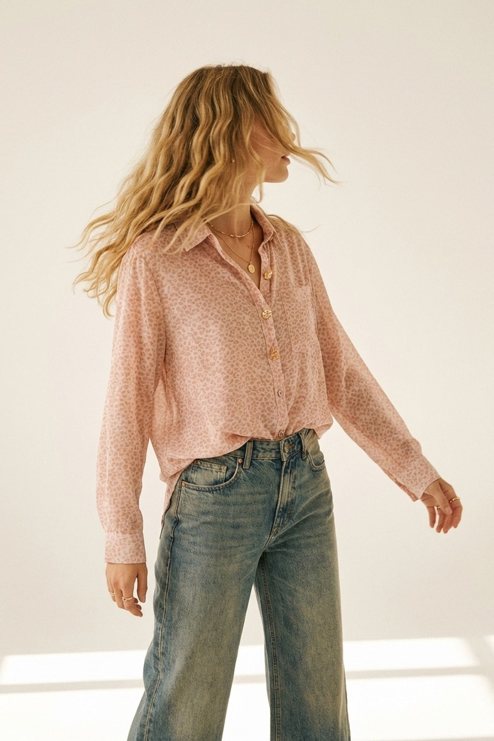 Chemise à imprimé animal rose en tissu transparent avec chemise boutonnée et poche