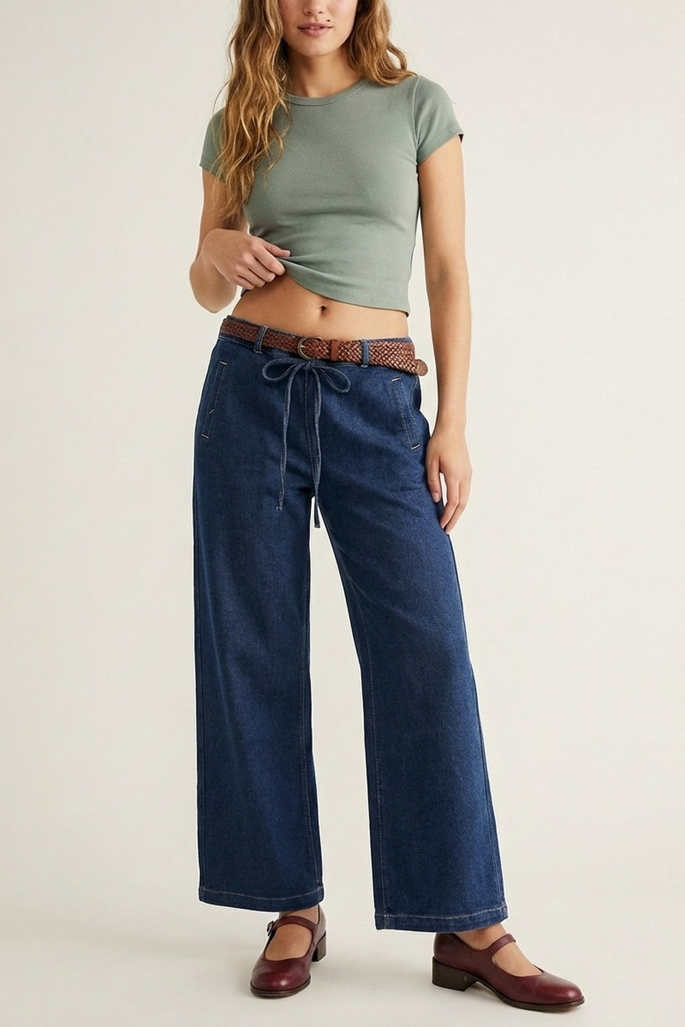 Jeans en denim bleu à jambes larges et à nouer