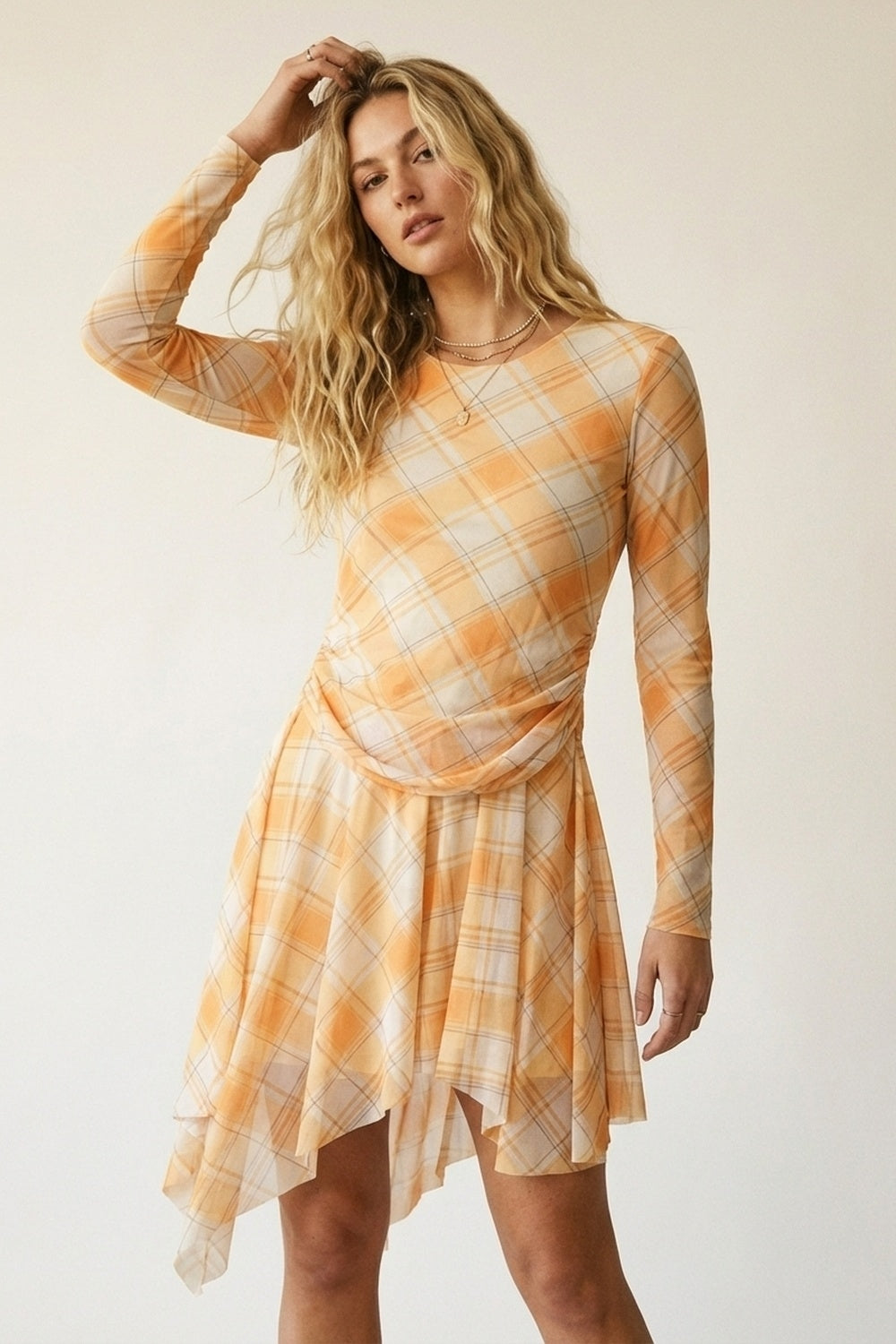 Robe asymétrique à manches longues en tissu maillé à carreaux orange