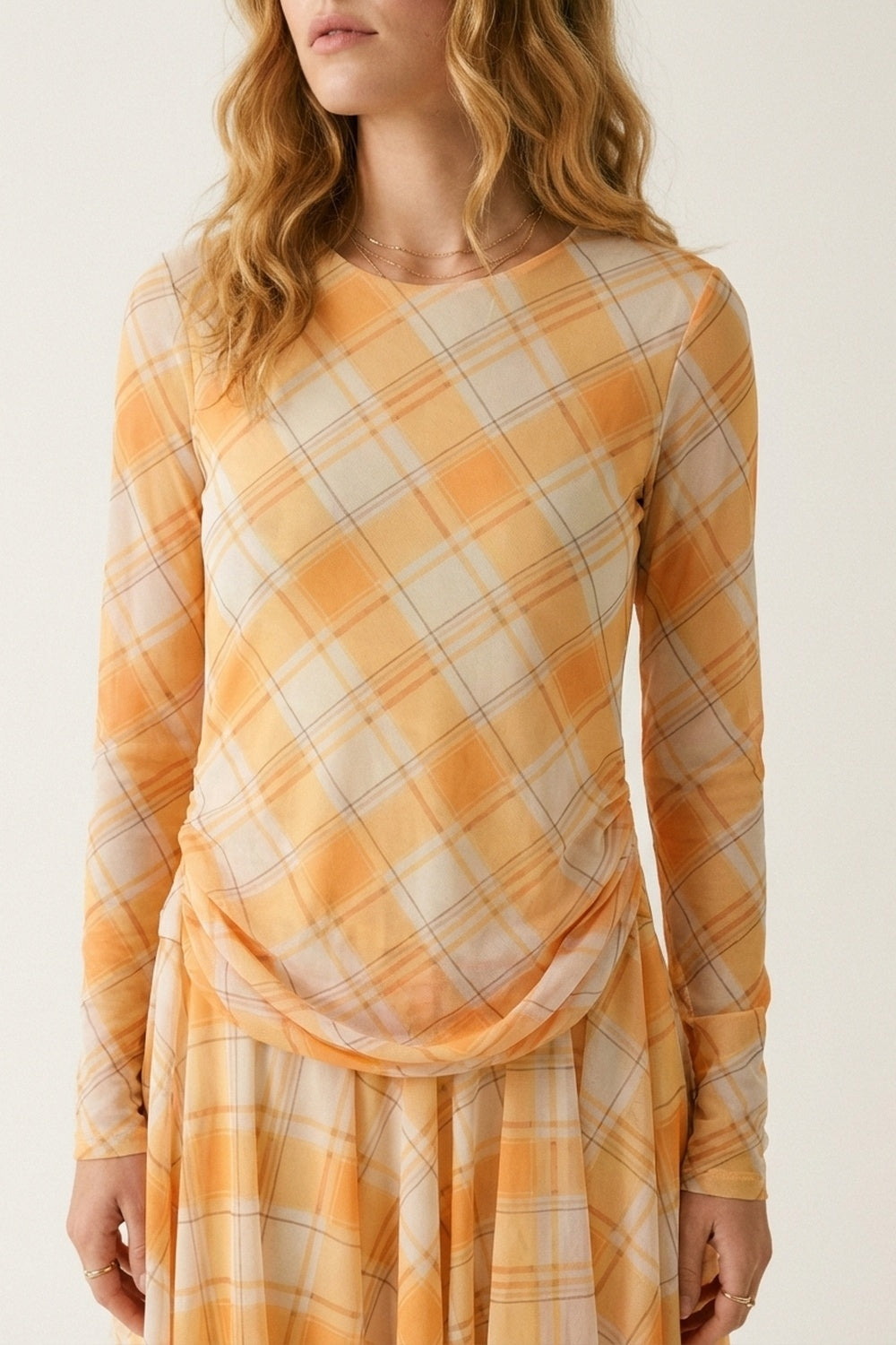 Robe asymétrique à manches longues en tissu maillé à carreaux orange