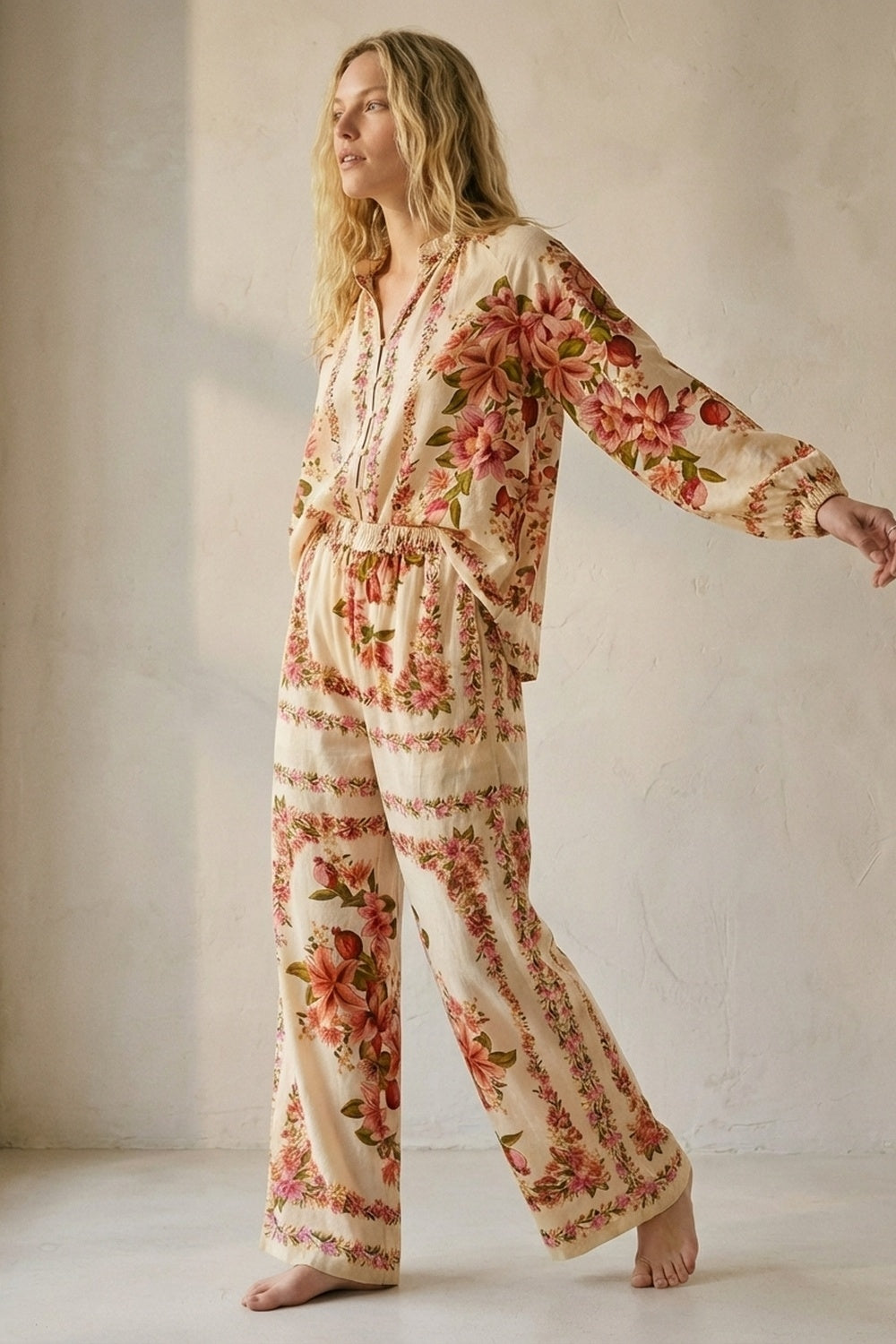 Chemisier boho à imprimé floral crème avec col à cordon de serrage