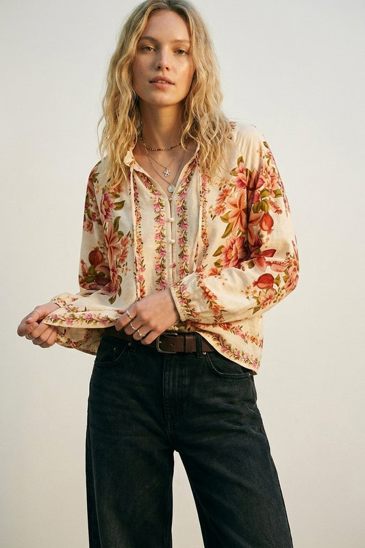Chemisier boho à imprimé floral crème avec col à cordon de serrage