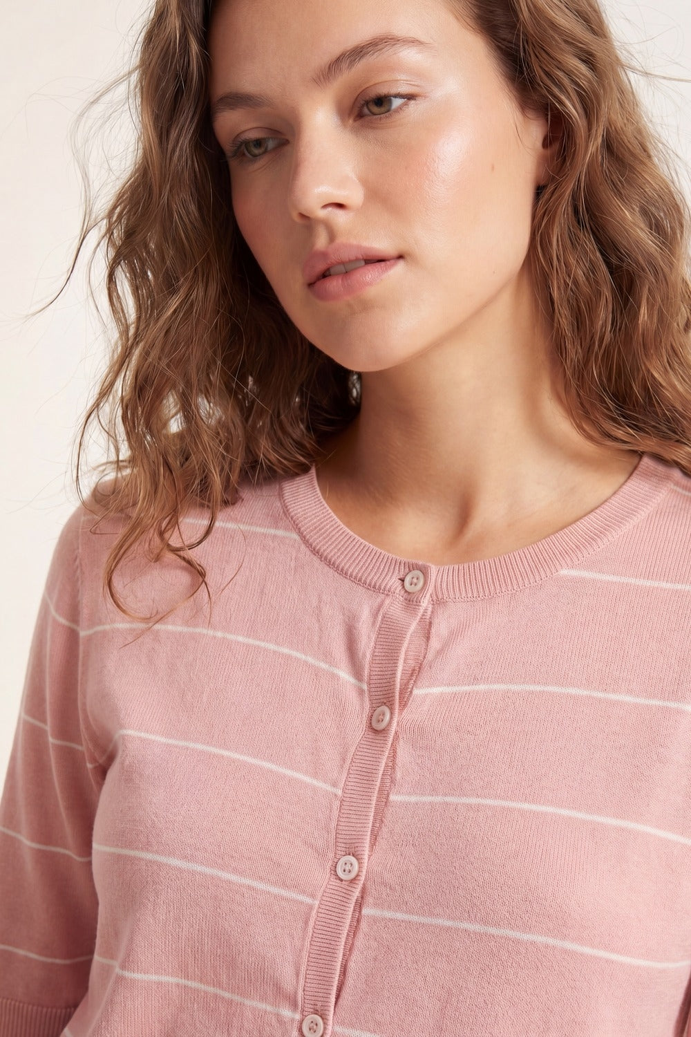 Cardigan boutonné à manches courtes en tricot rayé rose