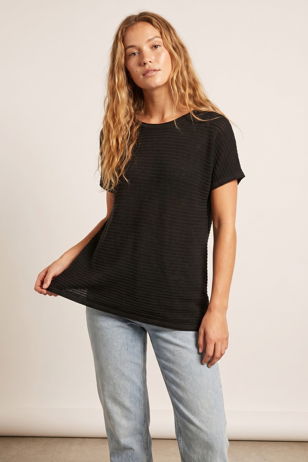 Pull en maille côtelée texturée noire à manches courtes