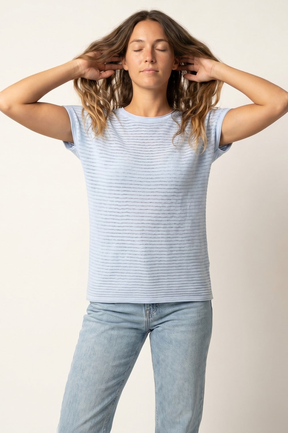 Pull en maille ouverte à rayures bleu clair coupe décontractée