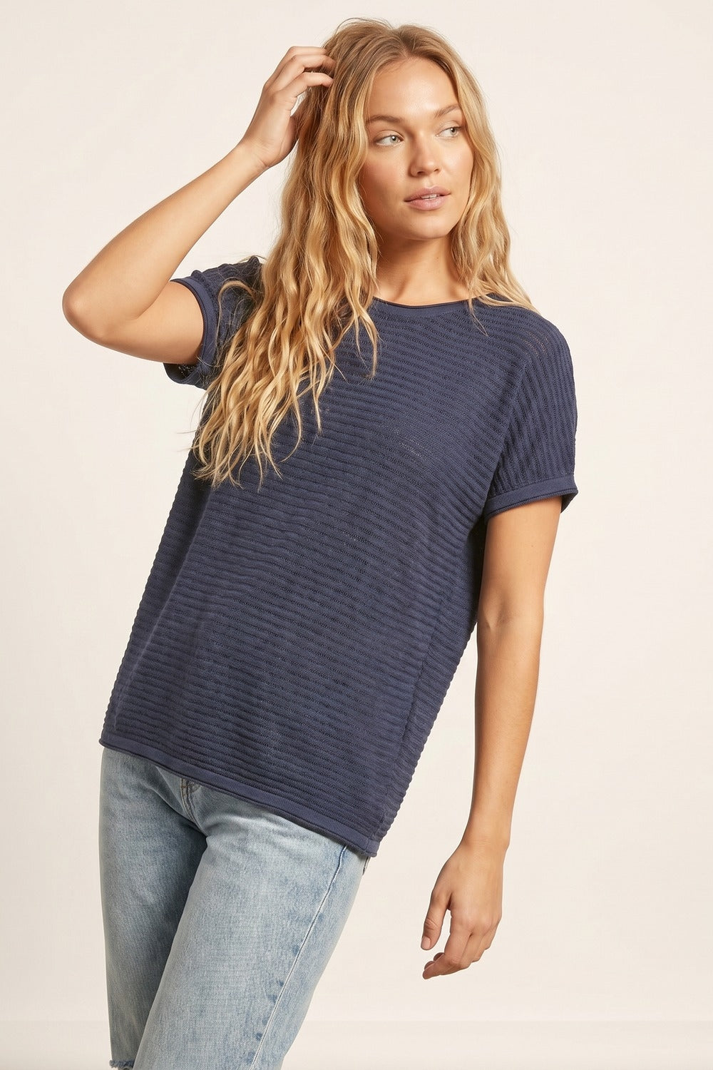 Pull marine texturée à manches courtes et coupe décontractée