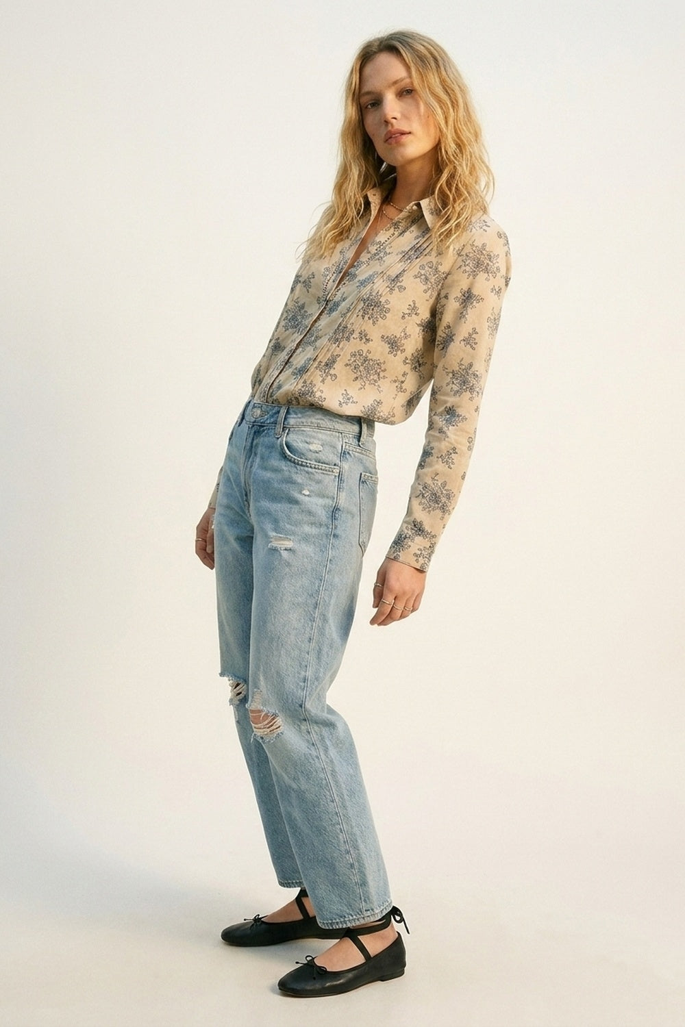 Chemise beige à imprimé floral avec détail en crochet