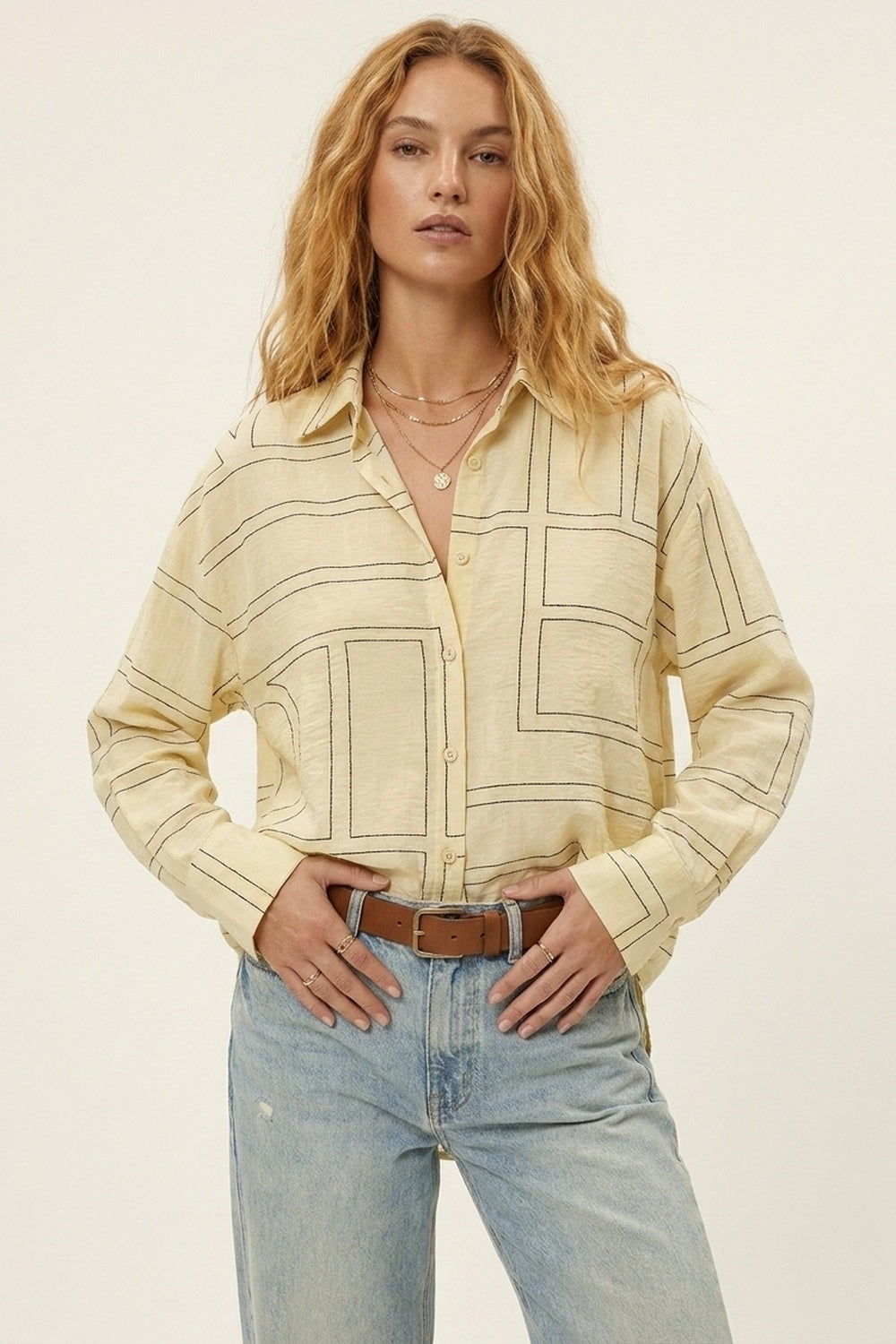 Chemise boutonnée à motif géométrique beige