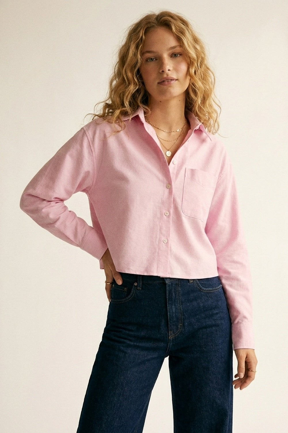 Chemise courte rose à boutons avec col
