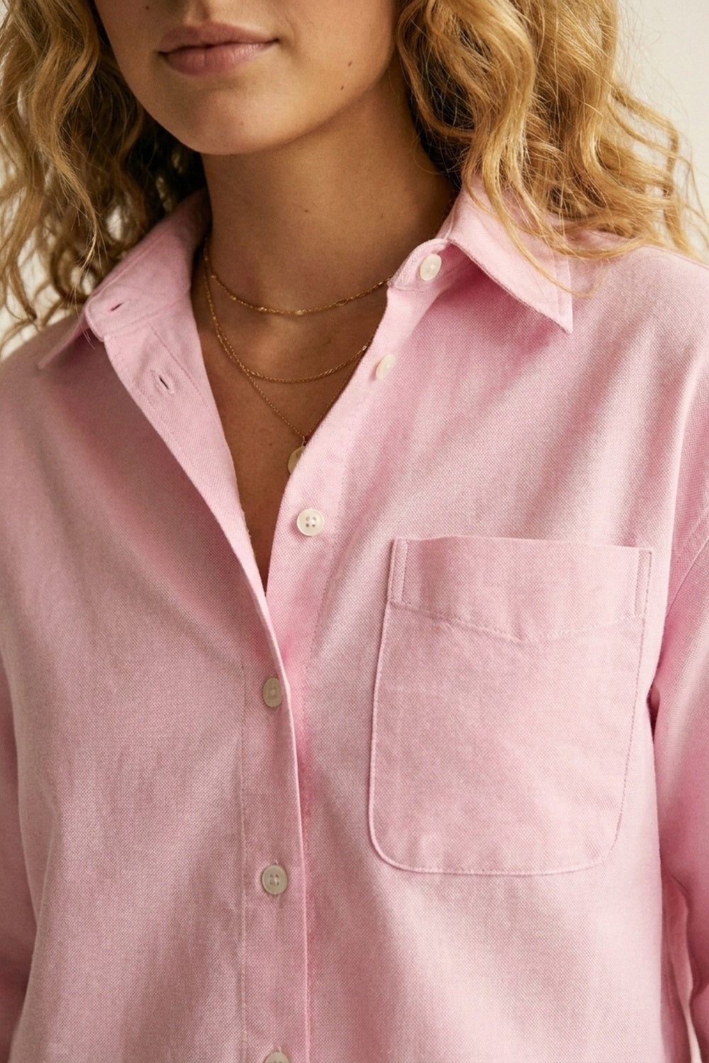 Chemise courte rose à boutons avec col