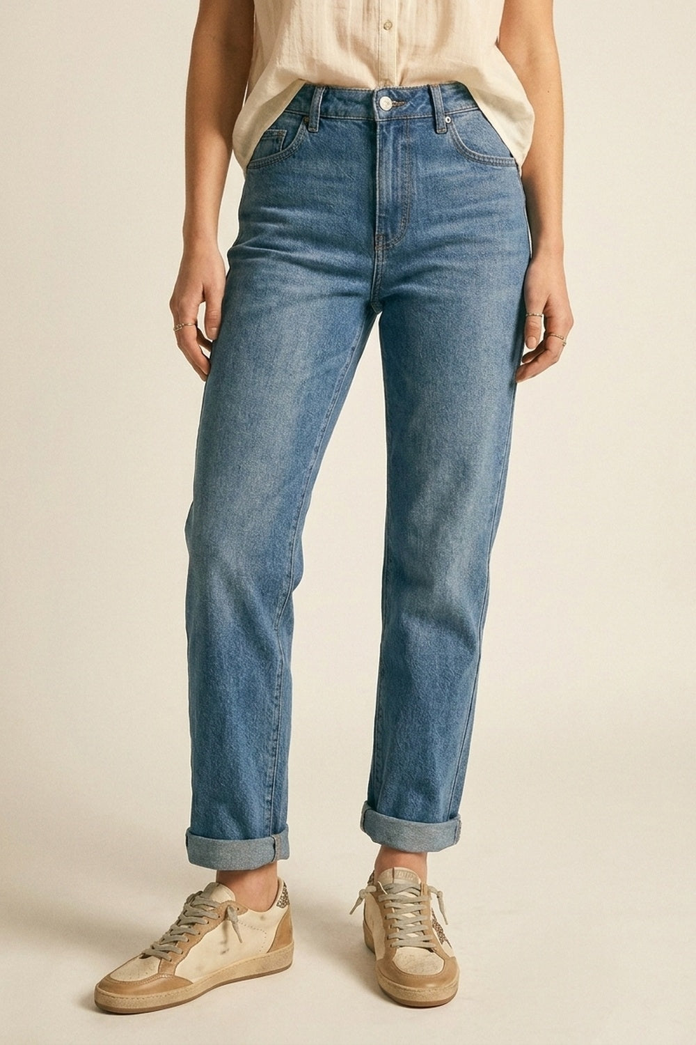 Jeans en denim bleu classique à jambes droites avec taille mi-haute