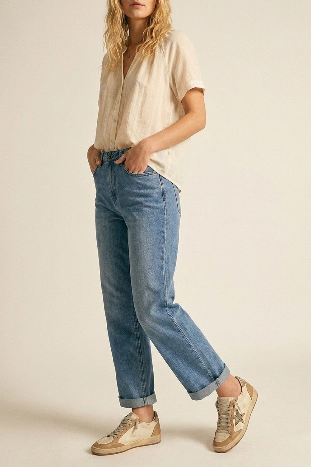 Jeans en denim bleu classique à jambes droites avec taille mi-haute