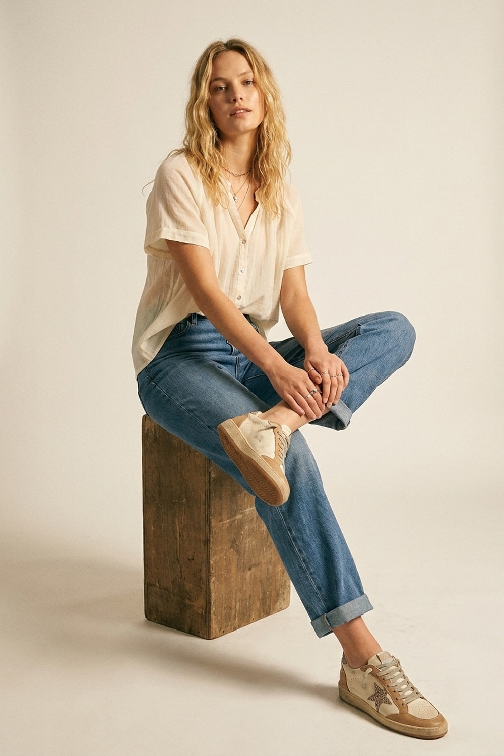 Jeans en denim bleu classique à jambes droites avec taille mi-haute