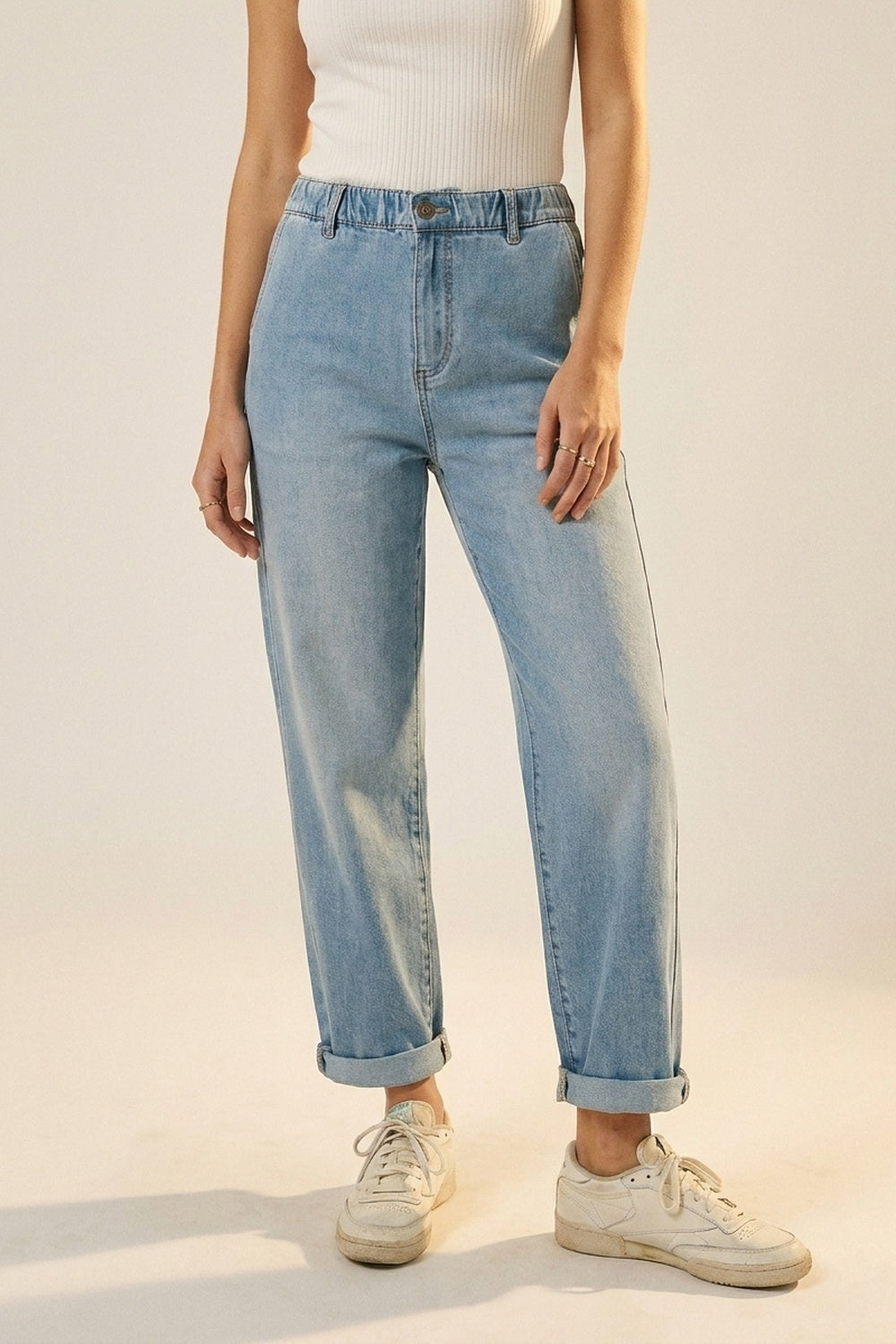 Jean en denim à taille élastique coupe décontractée et délavage clair