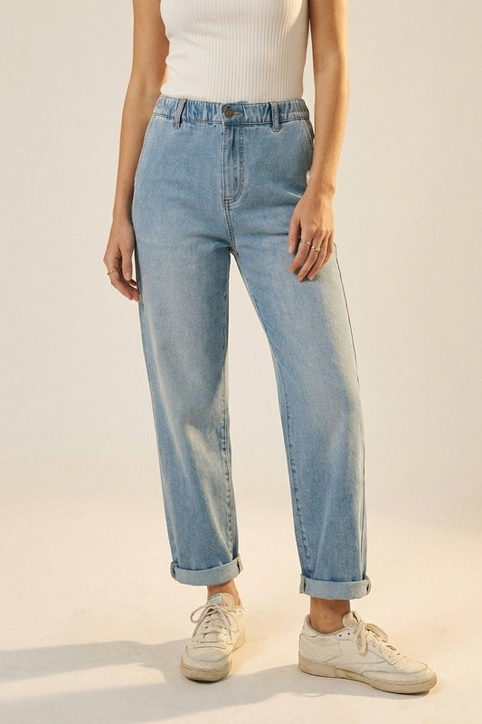 Jean en denim à taille élastique coupe décontractée et délavage clair