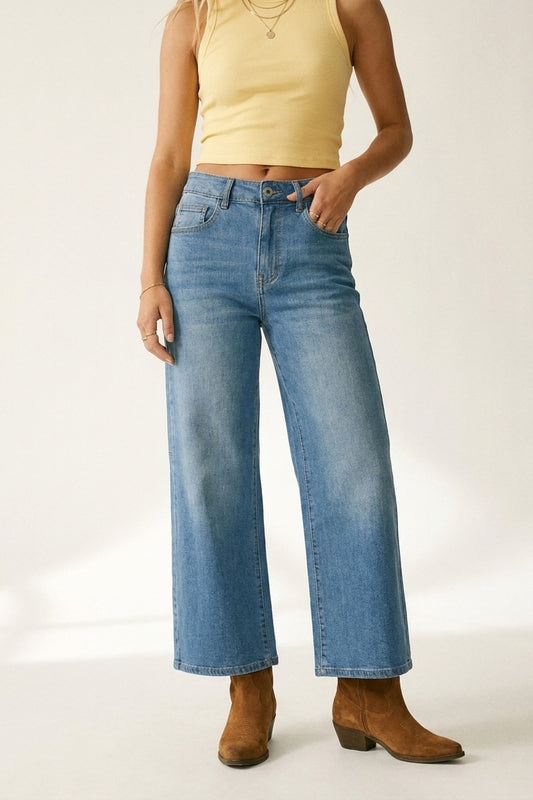 Jean en denim à jambe large et délavage moyen avec couture latérale