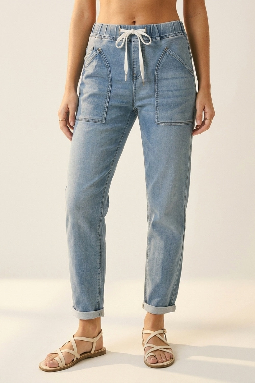Jean en denim style jogger bleu clair avec taille à cordon