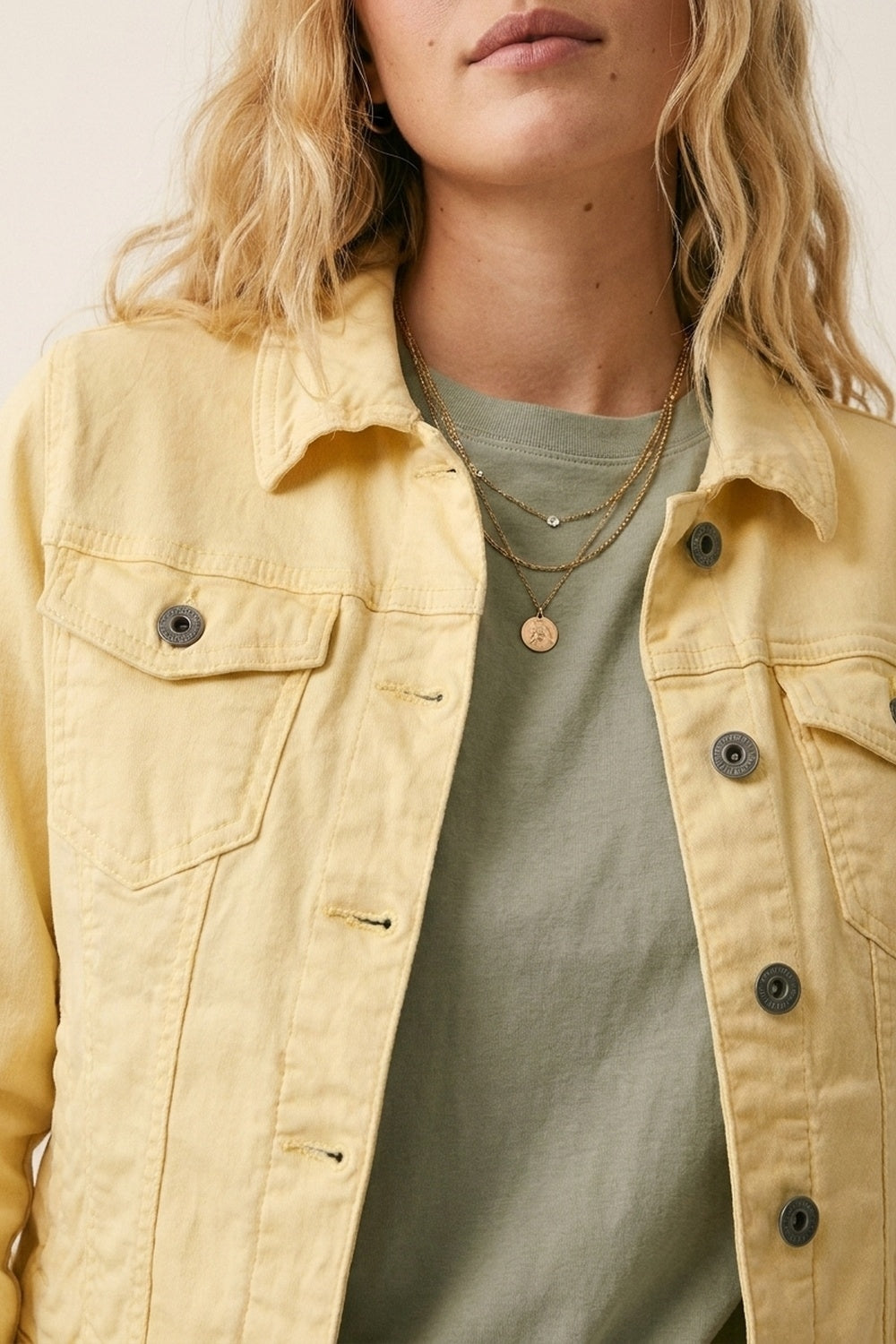 Veste en Jean Jaune Beurre avec Boutons sur le Devant